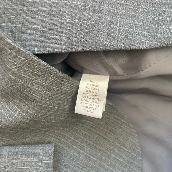 Banana Republic gray pinstripe wool blazer in size 4 - Picture 3 of 5